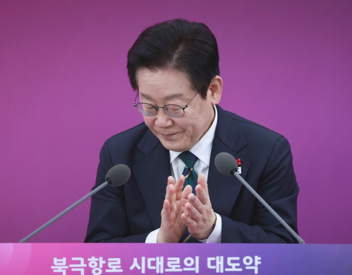 대통령 업무보고 생중계, 국민 관심 높이면 삶도 나아진다
